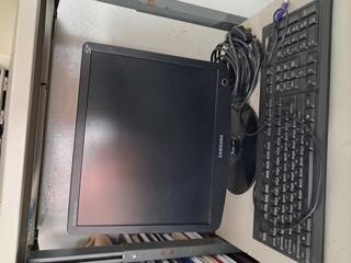 Samsung SyncMaster 732N monitor with Keyboard (full-size wired keyboard â brand looks generic, pos - cover image